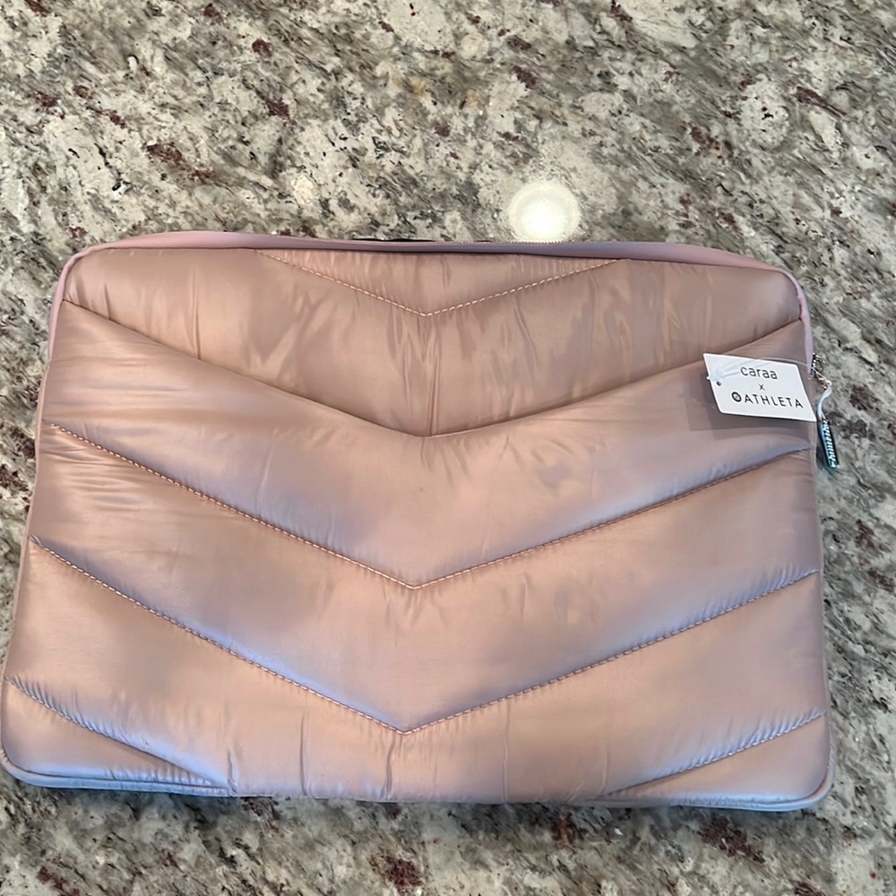 Athleta X Caraa One Size Tech Pouch NVRS.   NWT